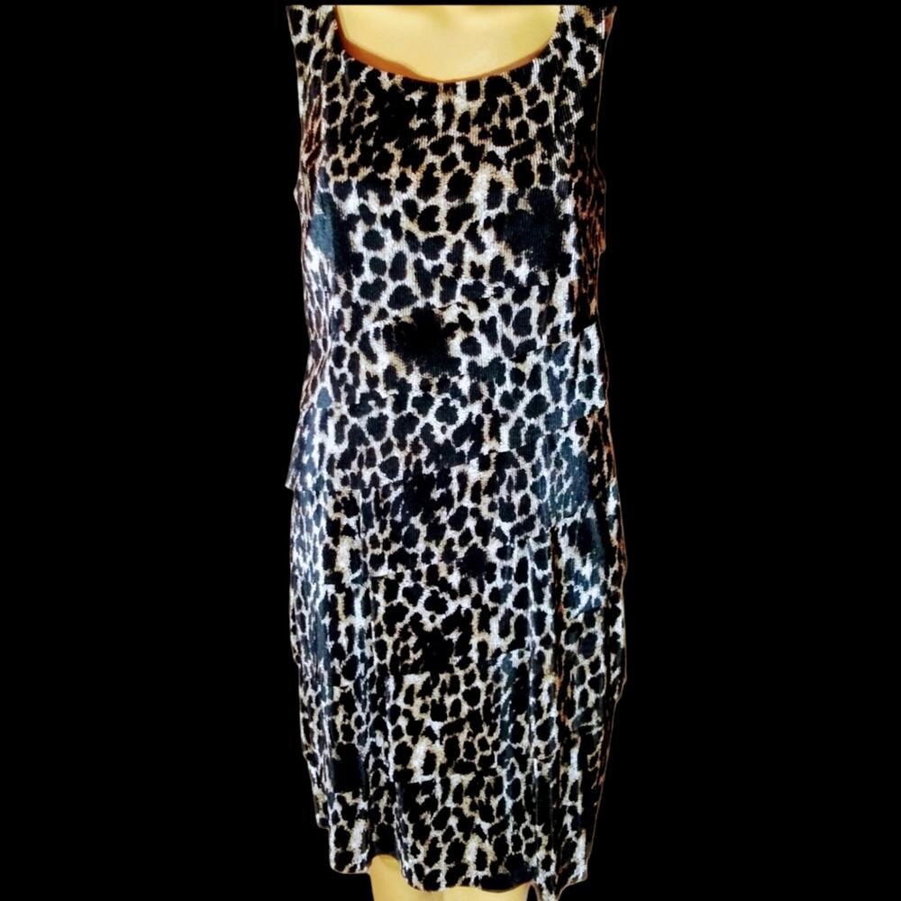 Connected Apparel Women's Size 10 Animal print dress.  Fun
